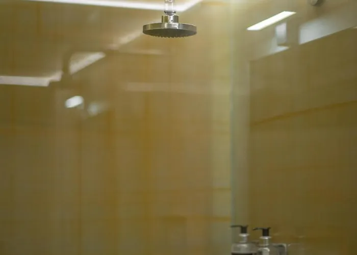 Hut E, In Town Porto