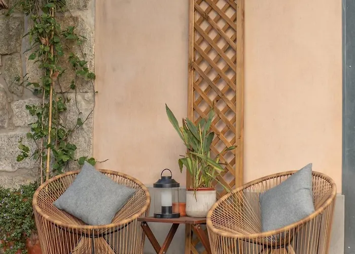 Hut E, In Town Apartment Porto