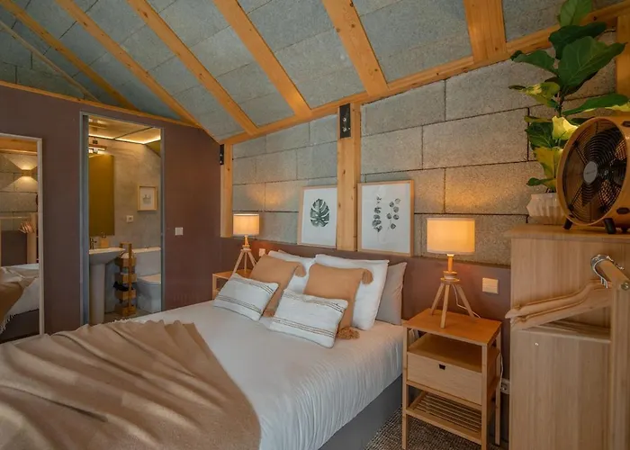 Hut E, In Town * Porto