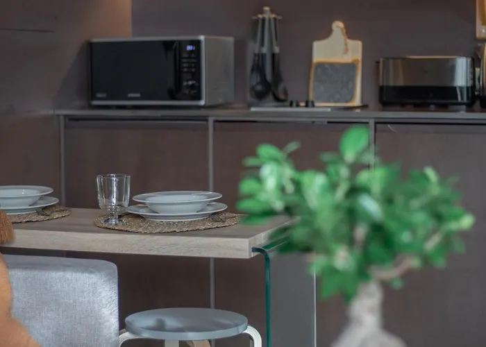 Apartman Hut E, In Town