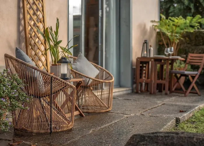 Hut E, In Town Apartman