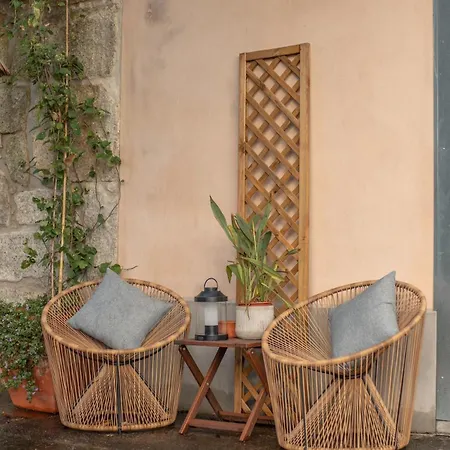 Hut E, In Town Apartment Porto